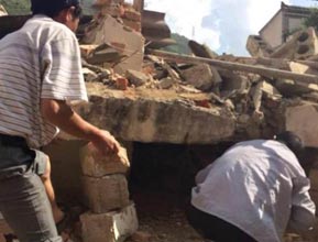 云南鲁甸县发生6.5级地震 多间房屋垮塌