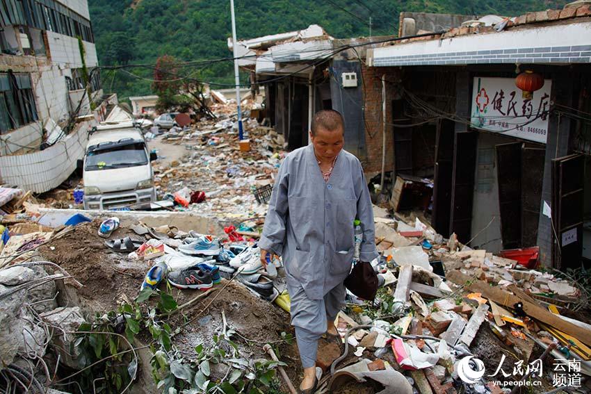 鲁甸地震震后影像:千疮百孔的龙头山【12】