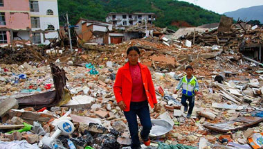 鲁甸地震震后影像：千疮百孔的龙头山