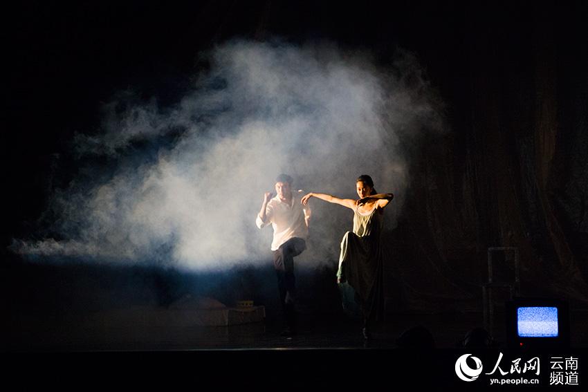 经典话剧《恋爱的犀牛》巡演到昆明(图)