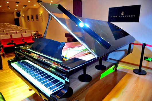 世界顶级钢琴品牌入驻昆明 一台三角钢琴价值