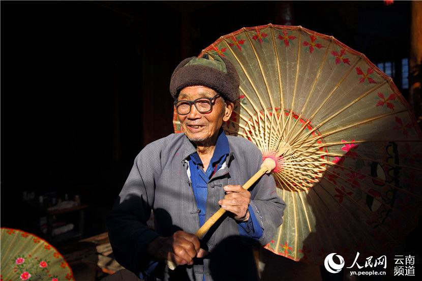 高清组图：非遗传承人郑映海和他的油纸伞