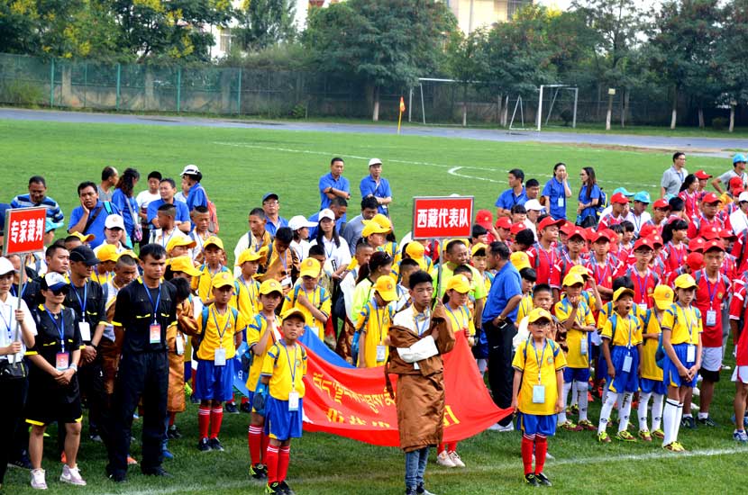 全国青少年校园足球夏令营开营仪式在泸西举行