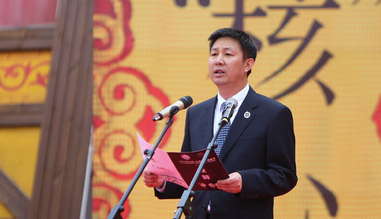 漾濞县委书记杨瑜在开幕式上致辞