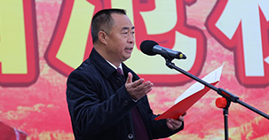 臨滄市市長張之政在臨滄機場高速公路通車儀式上講話