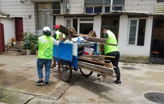 2017年昆明经济总量_昆明经济管理学院(2)