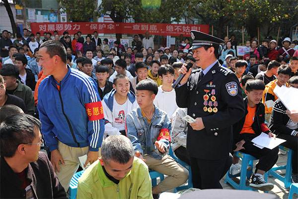 昆明盘龙警方开展扫黑除恶主题党日活动