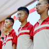 建水实验中学在“五四运动100周年”之际，举行中国共青团新团员入团仪式，180名“00后”新团员面对团旗庄严宣誓。