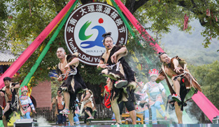 祭祀儀式在光明村一棵千年核桃樹下舉行