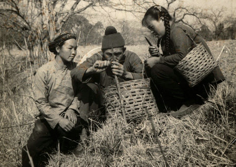 1958�꣬����Ա��������Ůѧϰ�޽Ӻ��ҡ�