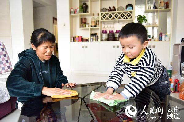 �ְ�������ս���ߡ�һ�ߣ���������ʦ�����ڼҵ�С尳̣�Ҳѧ���������񡣣������� �㣩