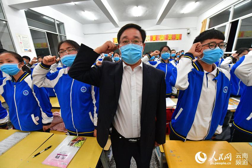 3月23日，雲南省曲靖市羅平縣第三中學開學第一課上進行高考宣誓。攝影：毛虹