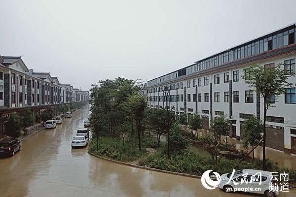 陸良縣板橋鎮涼州古鎮易地扶貧搬遷安置點。（板橋鎮政府供圖）