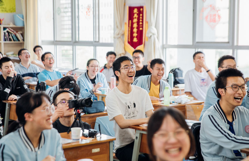 昆明市第十中學舉行主題班會為高三學子加油（供圖）