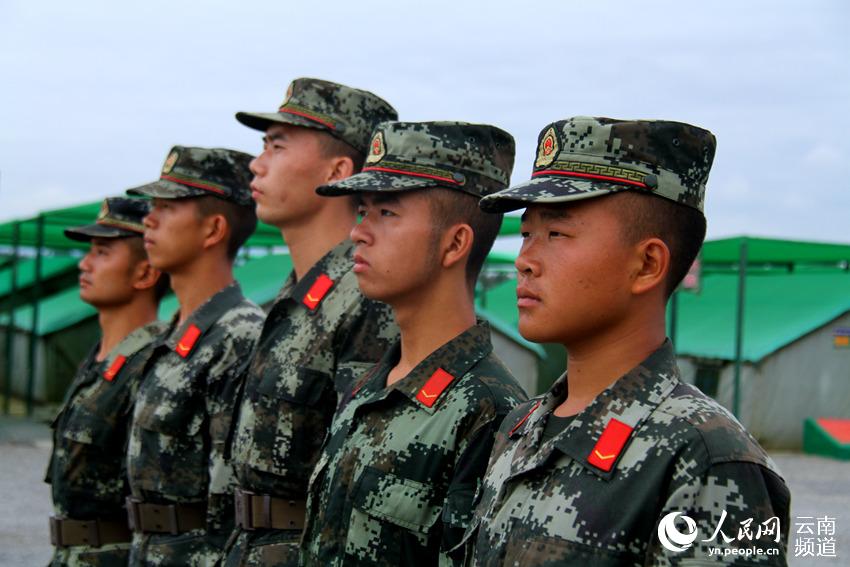 入伍近一年，新兵合影。人民網 程浩 攝