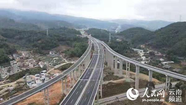 中缅国际通道墨江至临沧高速公路建成试通车