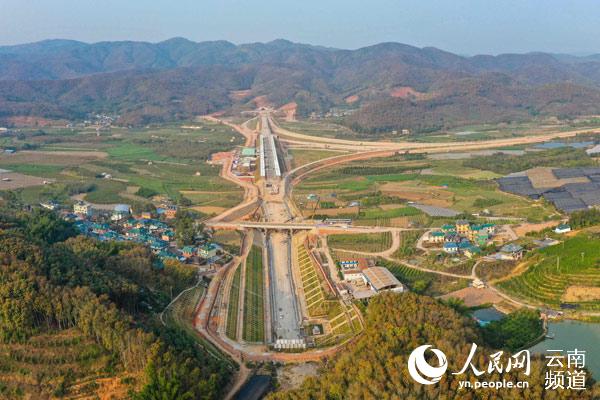 中老鐵路西雙版納隧道貫通。（何思遠 攝）