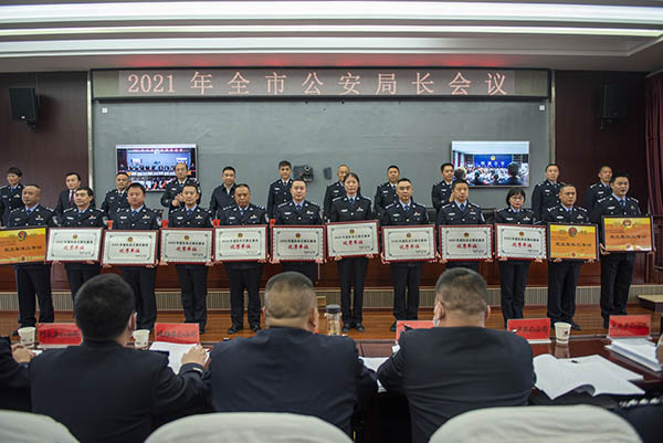 會議對2020年度先進集體和先進個人進行了表彰獎勵。向元鬆攝