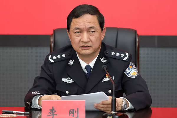 云南警官学院党委书记李刚主持学习会并作总结讲话.潘啸摄