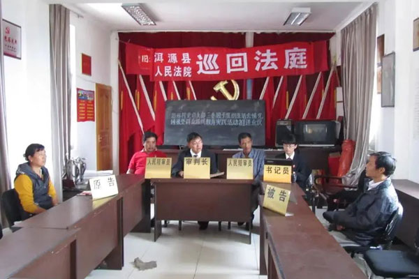 洱源縣法院鄧川法庭的巡回法庭。遲曉娟攝