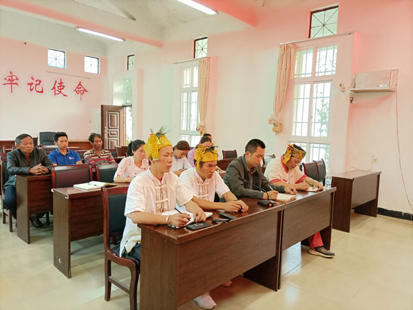 荷花镇全面开展“汉语+傣语”学党史宣传宣讲活动。