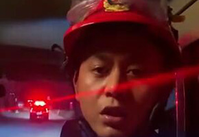 大理消防救援人員遇山體滑坡繞道趕赴震中