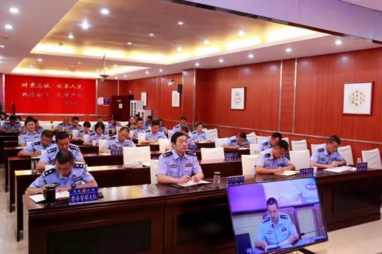曲靖市公安局马龙分局举行“警营夜校”暨执法规范化建设培训。