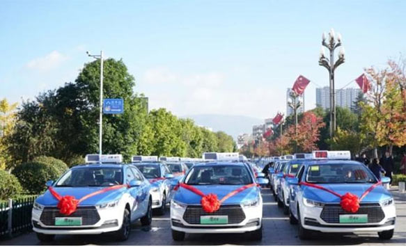 云南安宁：120辆新能源出租车开跑