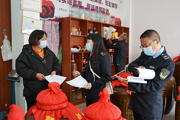 陆良县市场监督管理局开展节前食品安全检查。