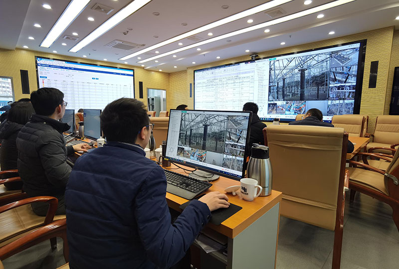 應急指揮中心可時時看到覆冰情況。阮鬆萍攝