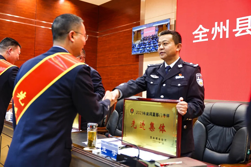 表彰先進。