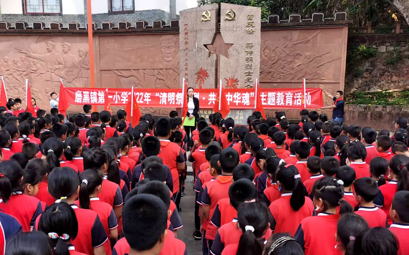 磨黑镇第一小学组织开展“清明祭英烈”活动。宁洱县融媒体中心供图