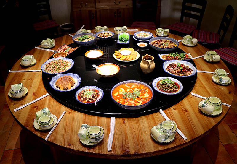 彝家生態餐飲。