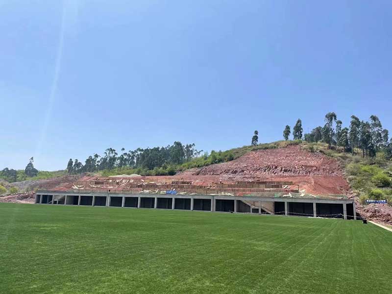 昆明國際體育運動康養谷在建球場。