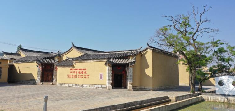 师宗县彩云镇石洞会议旧址外景。