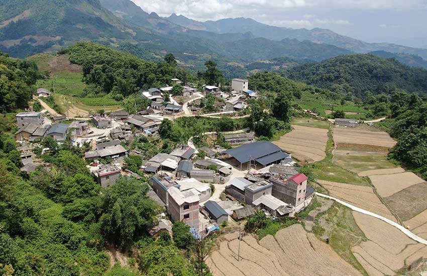 "在云南省红河哈尼族彝族自治州蒙自市冷泉镇原始森林深处,坐落着一个