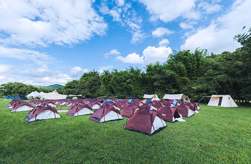 山游跡長湖露營地。石林風景名勝區管理局供圖