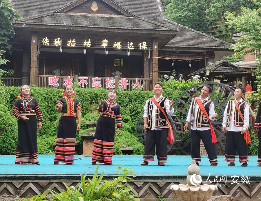 老达保拉祜族民歌表演。人民网记者 张磊摄