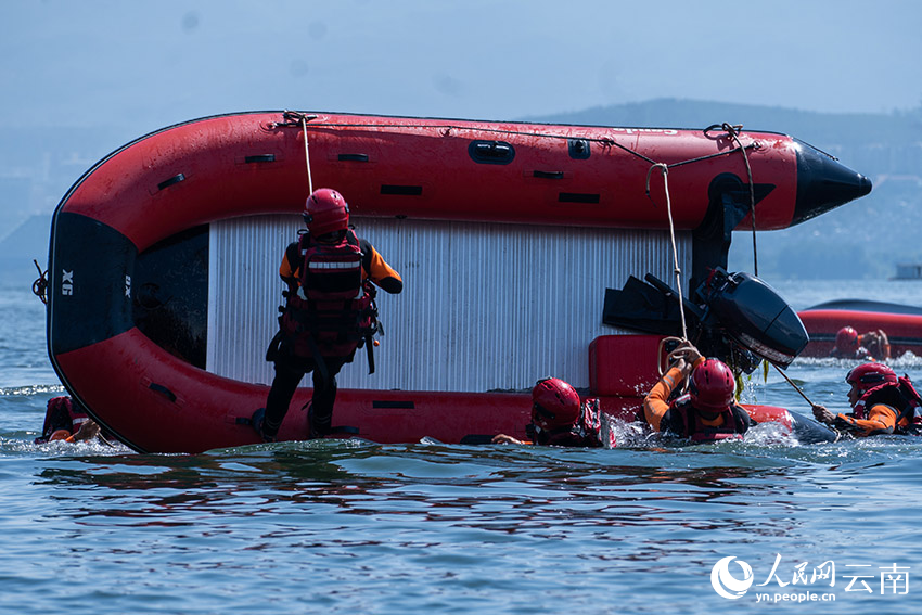 演练现场。赵渝摄