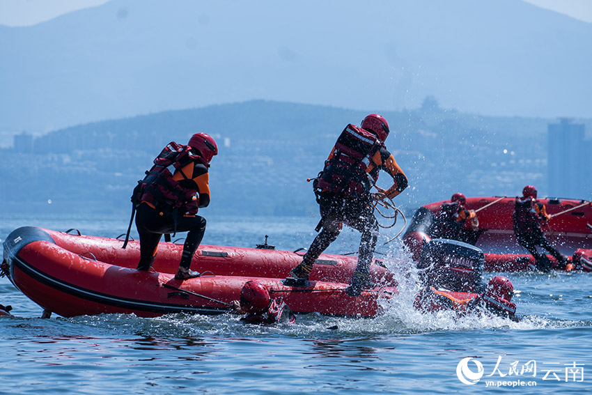 演练现场。赵渝摄