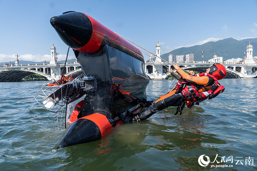 演练现场。赵渝摄