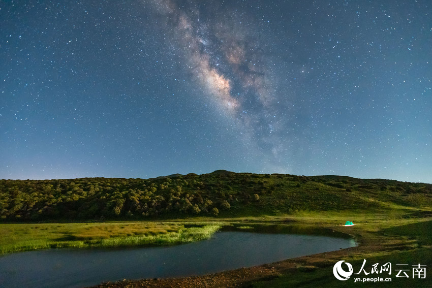 鸟吊山星空美景。杨灿华摄