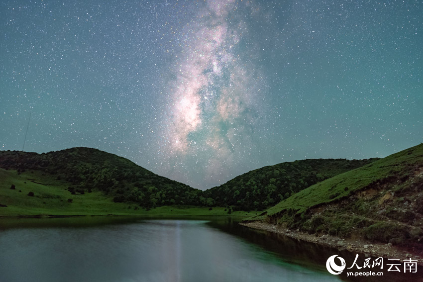 鸟吊山星空美景。罗新才摄