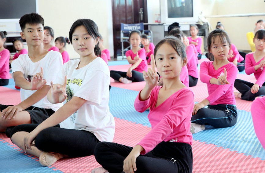 舞蹈培训。陶平摄