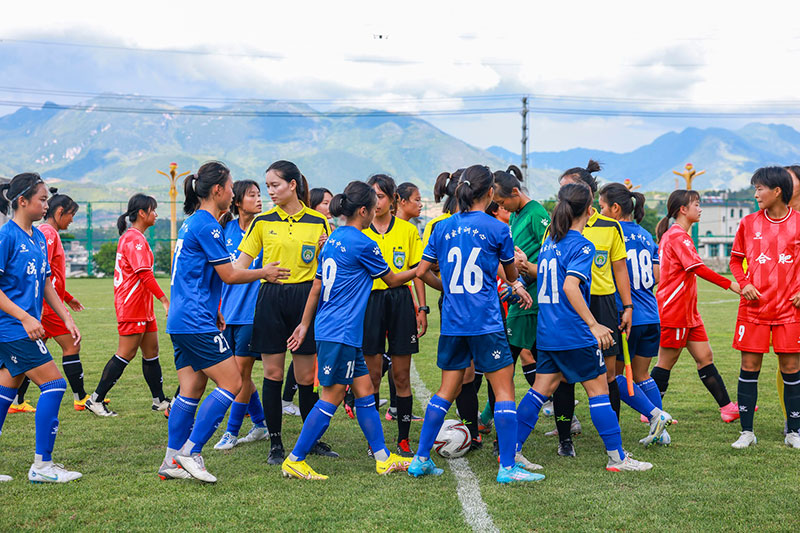 2021年全国体校杯女子足球比赛在开远市足球训练基地开赛。陶家淇摄