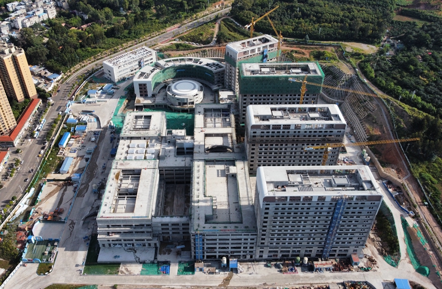 中山大学澄江市医院建设项目主体进入装修阶段。杨沛承摄
