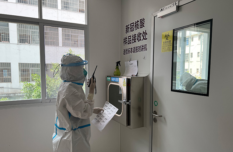 云南澄江中医院核酸检测实验室建成投入使用。马智摄