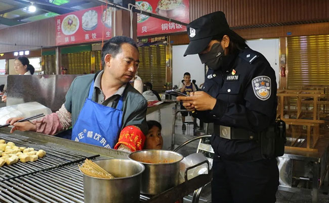 大走访活动现场。