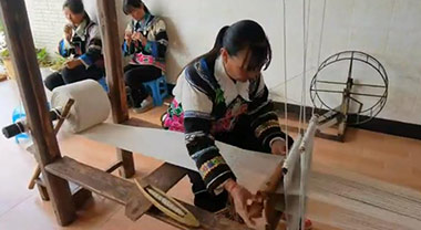 彝族火草麻布紡織技藝代代傳