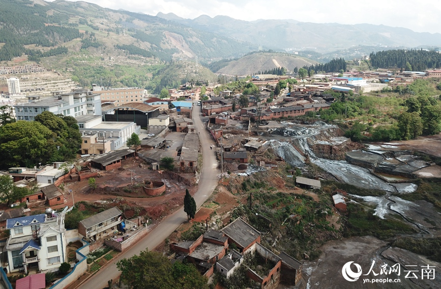 云南省红河州个旧市阳山生态公园整治前的面貌。个旧市委宣传部供图